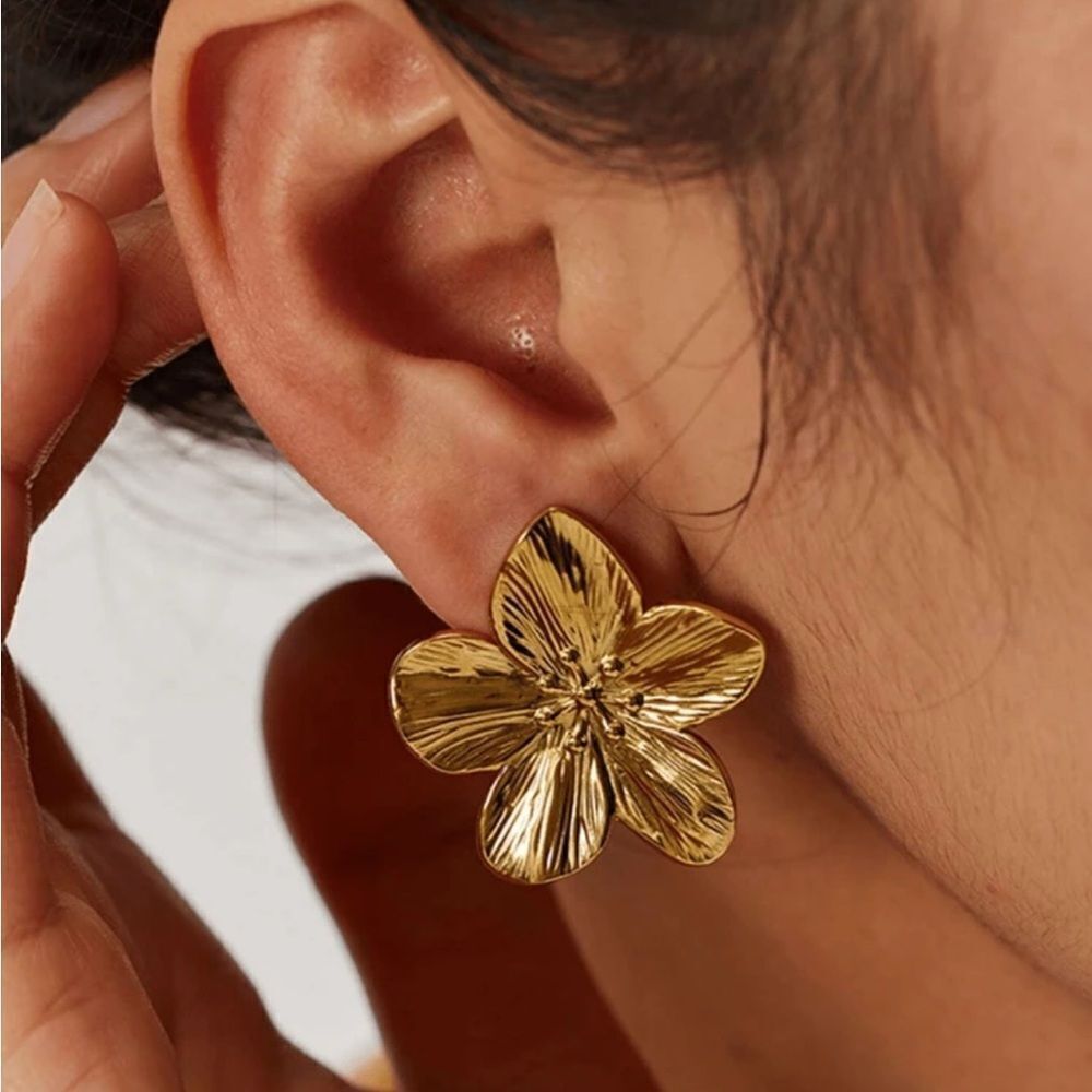 Bohemian flower stud earrings A680